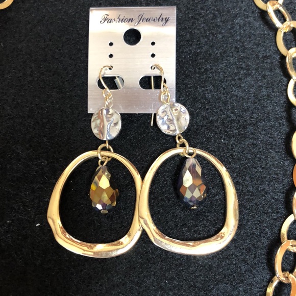 Gold tone Statement Necklace and Earrings Set- NWOT - Picture 2 of 3